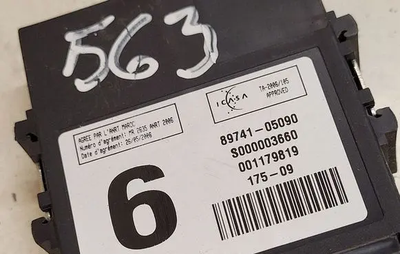 Toyota Avensis T270 Door central lock control unit/module 8974105090 S000003660 001179819