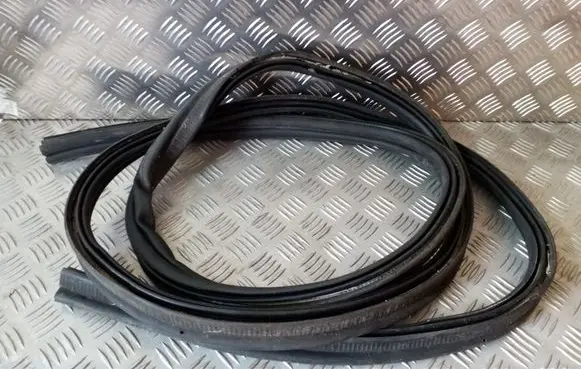 Dodge Nitro Trunk rubber seal (body) 