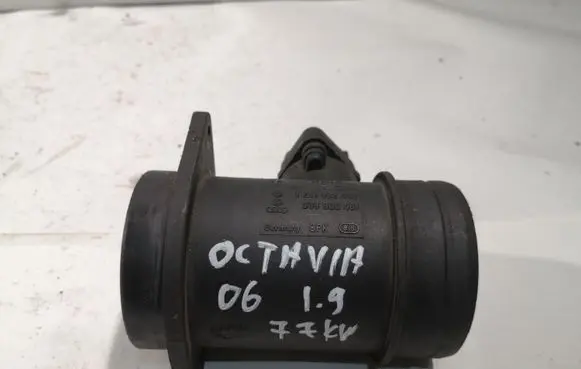 Skoda Octavia Mk2 (1Z) Mass air flow meter 0281002463 038906461