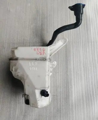 Volvo V70 Windshield washer fluid reservoir/tank 30784233 30784234