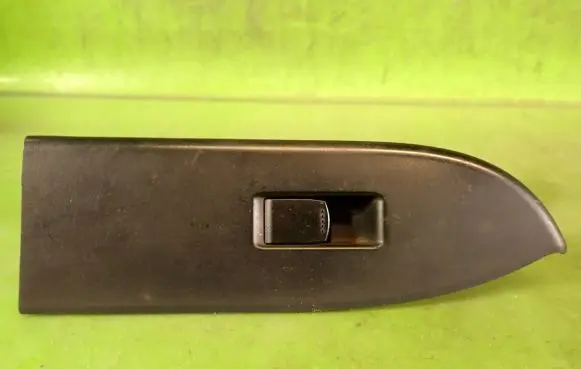 Suzuki Grand Vitara II Electric window control switch 62J00-1837T