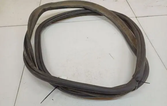 Volvo V50 Trunk rubber seal (body)
