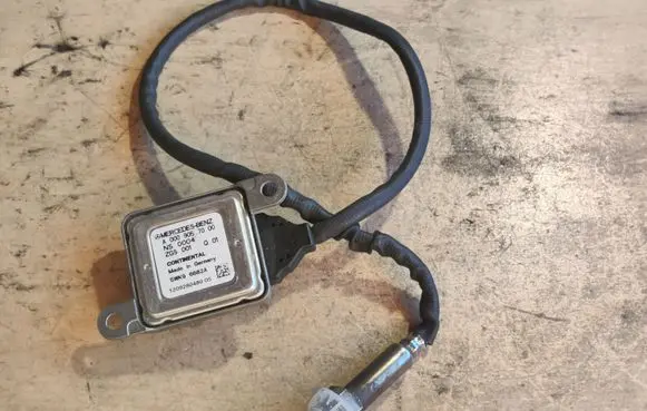 Mercedes-Benz E W212 Lambda probe sensor A0009057000