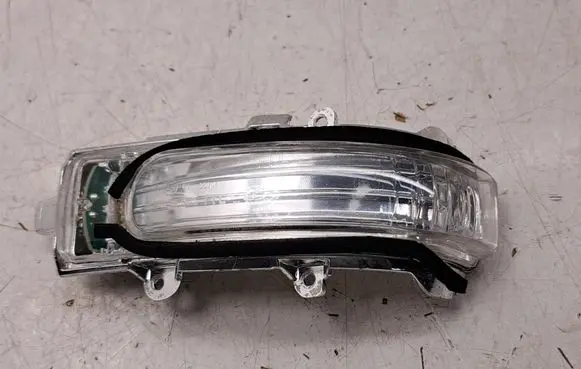 Toyota Auris 150 Mirror indicator light 8174002020