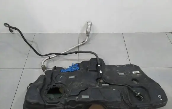 Volvo S60 Fuel tank 31405472