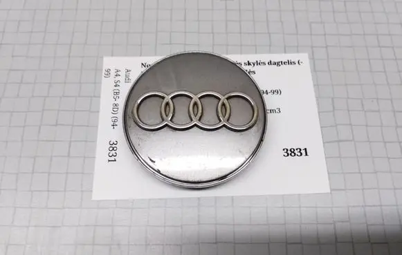 Audi A4 S4 B5 8D Non-original wheel cap 