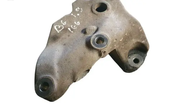 Volkswagen PASSAT B6 Engine mounting bracket 1K0199117BM