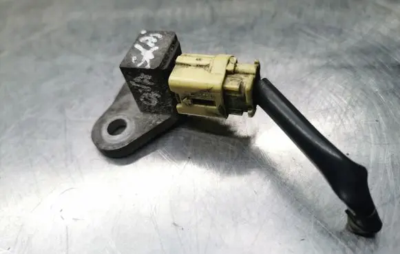 Nissan Qashqai Airbag deployment crash/impact sensor