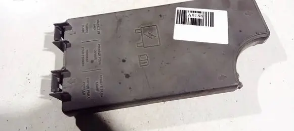 Jeep Patriot Fuse box cover 