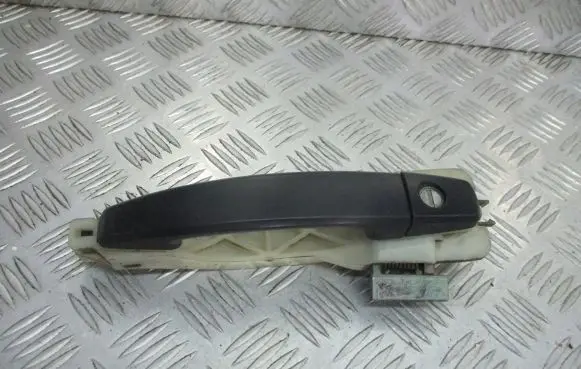 Chevrolet Aveo Front door exterior handle/bracket 
