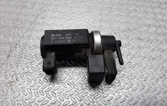 Audi A8 S8 D2 4D Turbo solenoid valve 057906628