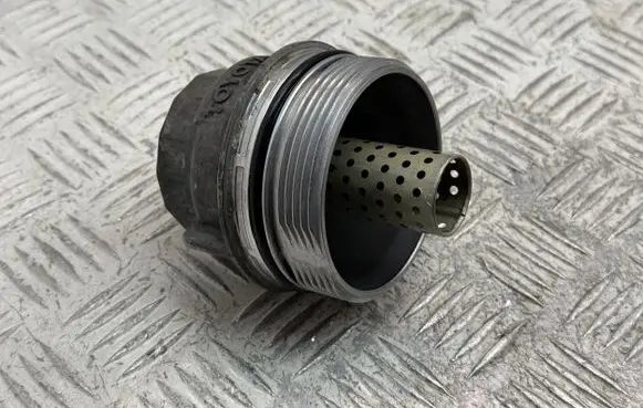 Toyota Auris 150 Oil filter cover 156200R011