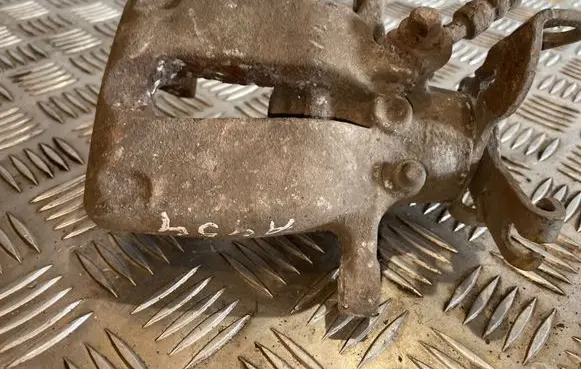 Opel Insignia A Rear brake caliper 6102