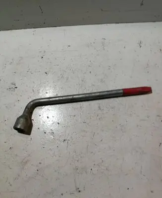 Volvo V70 Wheel nut wrench 9133668