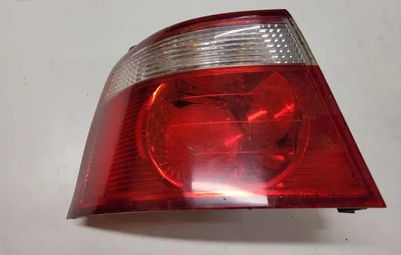 KIA Carens I Rear/tail lights
