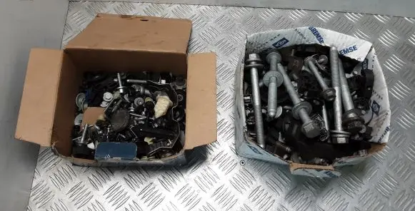 BMW 7 F01 F02 F03 F04 Nuts/bolts 