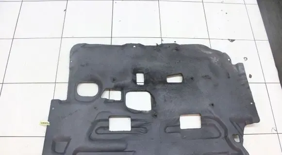 Engine bonnet/hood sound/heat insulation