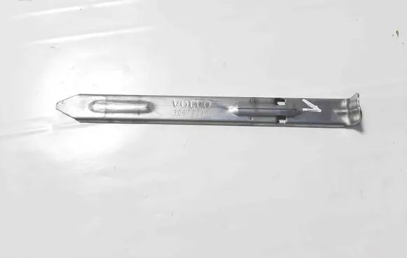 Volvo XC70 Headlight/headlamp mounting bracket 30678340
