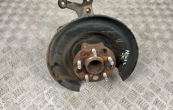 Rear wheel hub