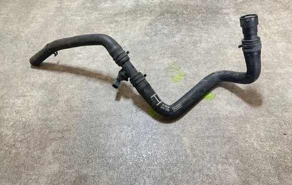 Engine coolant pipe/hose