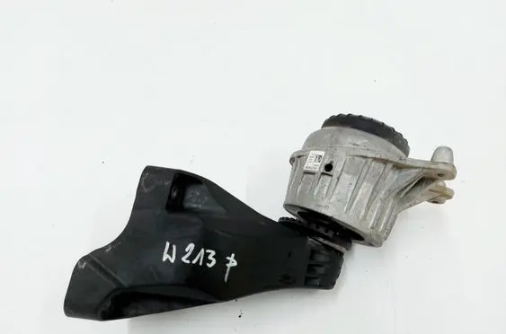 Engine mount bracket