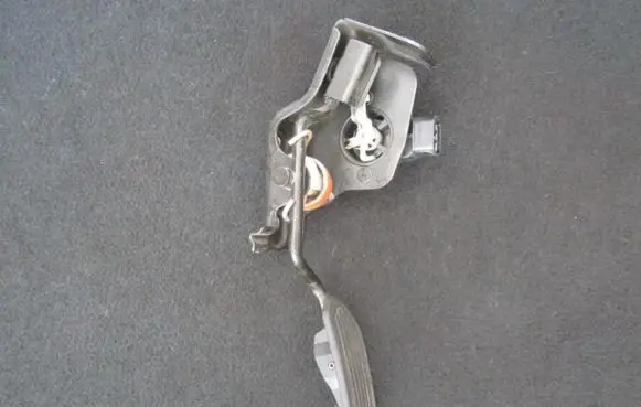 Toyota Avensis T250 Accelerator throttle pedal