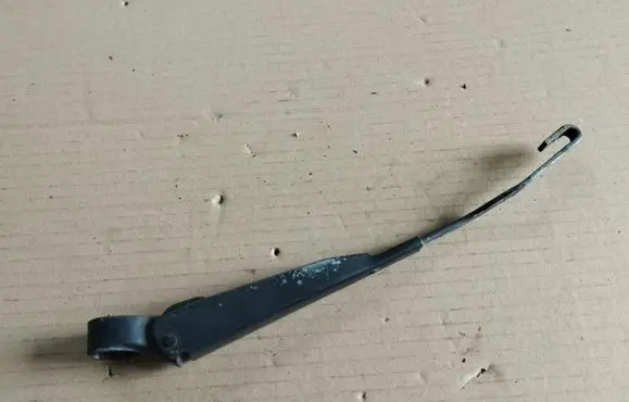 Chrysler Voyager Rear wiper blade arm