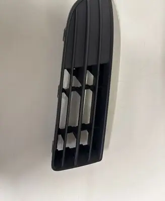 Volkswagen Polo IV 9N3 Front bumper lower grill 6Q0853666F