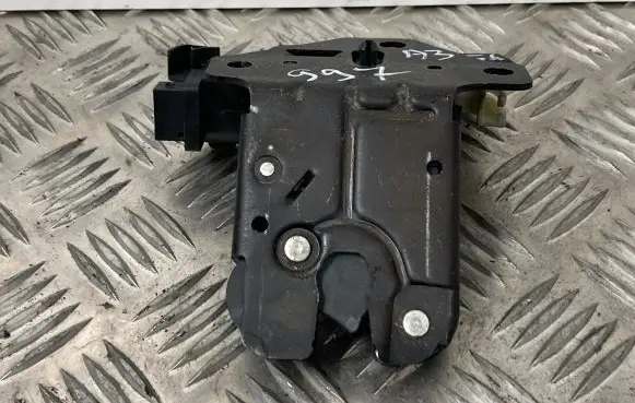 Audi A3 S3 8P Tailgate/trunk/boot lock/catch/latch 8p4827505A