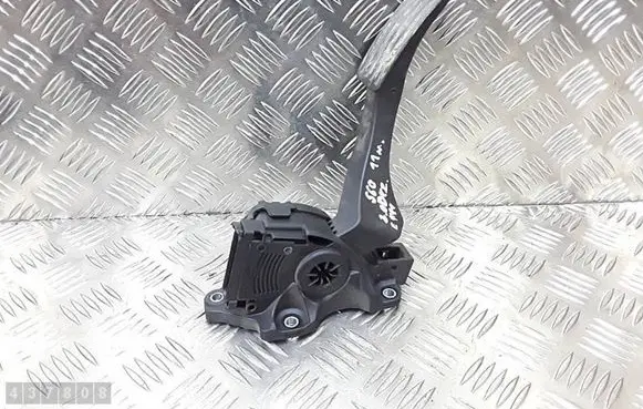 Volvo S60 Accelerator throttle pedal 31329059