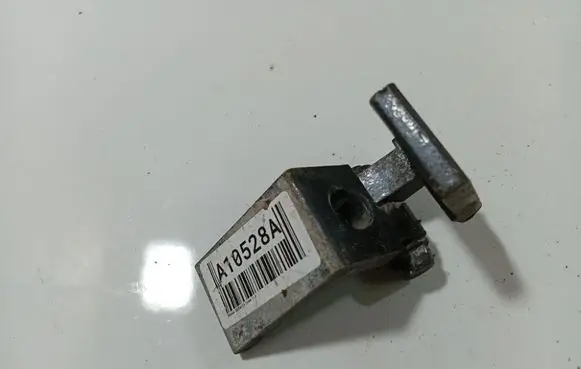 Skoda Octavia Mk2 (1Z) Rear door lower hinge 1J0833402C