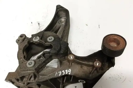 Renault Scenic I Engine mounting bracket 7700113574 20072-511