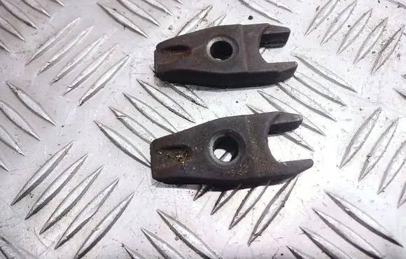 Citroen Xantia Fuel Injector clamp holder 920202