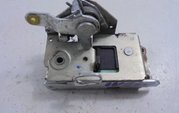 Iveco Daily 35.8 - 9 Rear door lock 500329770