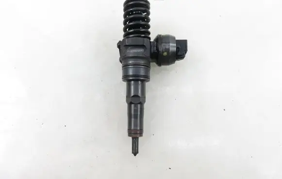Volkswagen PASSAT B5 Fuel injector 0414720039 038130073AL
