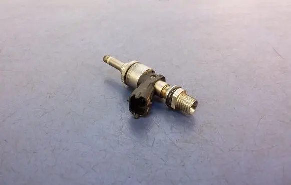 Porsche Panamera (970) Fuel injector 94811012833