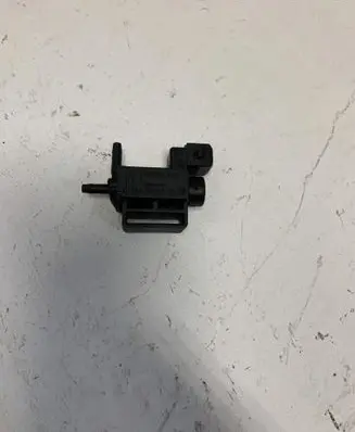 Volkswagen Golf IV Turbo solenoid valve 037906283A