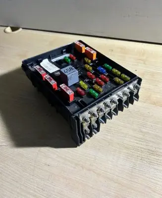 Volkswagen PASSAT B6 Fuse module 3C0937125 63592777