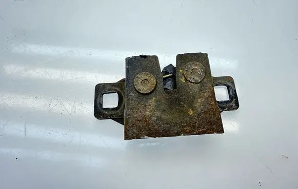 Opel Mokka B Engine bonnet/hood lock/catch 
