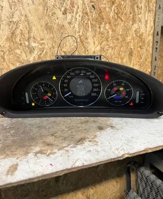 Mercedes-Benz CLK A209 C209 Speedometer (instrument cluster) A2095405047 110080350005