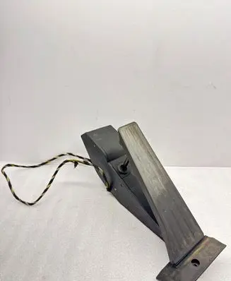 BMW 7 E65 E66 Accelerator throttle pedal 6762482 240902 25916010