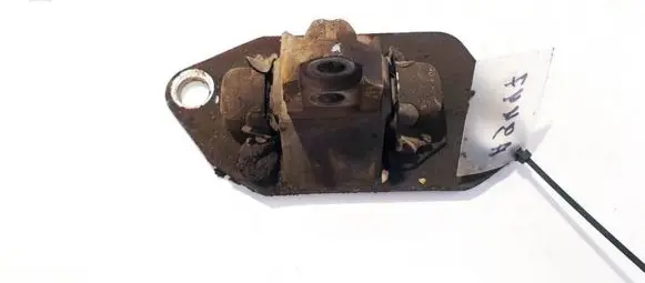 Volvo XC90 Engine mount bracket