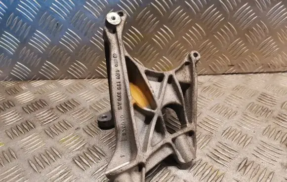 Audi A8 S8 D3 4E Engine mounting bracket 4E0199370AS