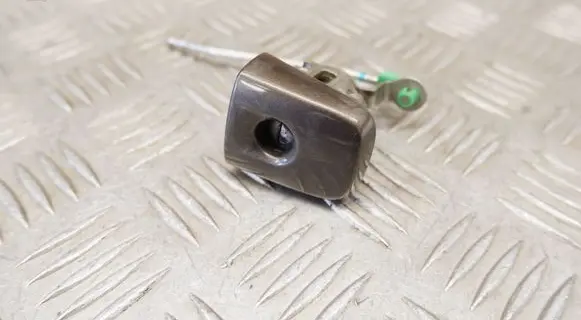 Nissan Qashqai Front door lock (next to the handle) 