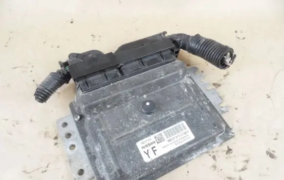 Nissan Note (E11) Engine control unit/module MEC37510 MEC3750