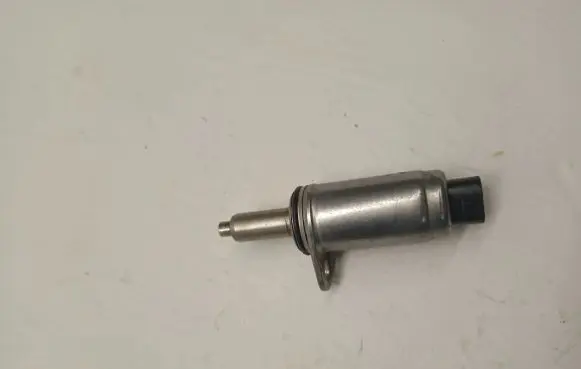 Porsche Macan (95B) Camshaft vanos timing valve 06E103697