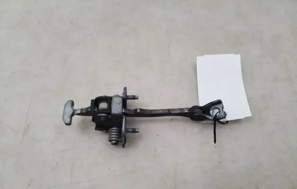 Opel Vectra C Front door check strap stopper 09229749