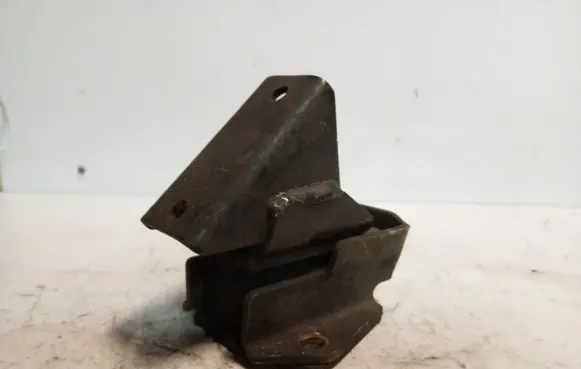 Mitsubishi Pajero Engine mount vacuum valve 