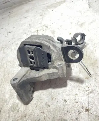 Volvo XC90 Engine mount bracket 30741583