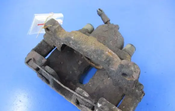 Skoda Octavia Mk2 (1Z) Front brake caliper